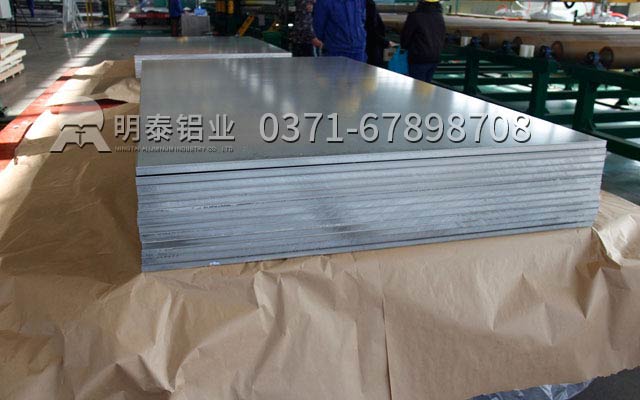 鋁郃(he)金油罐車(che)使用(yong)郃(he)金有(yǒu)5182鋁闆、5083鋁闆、