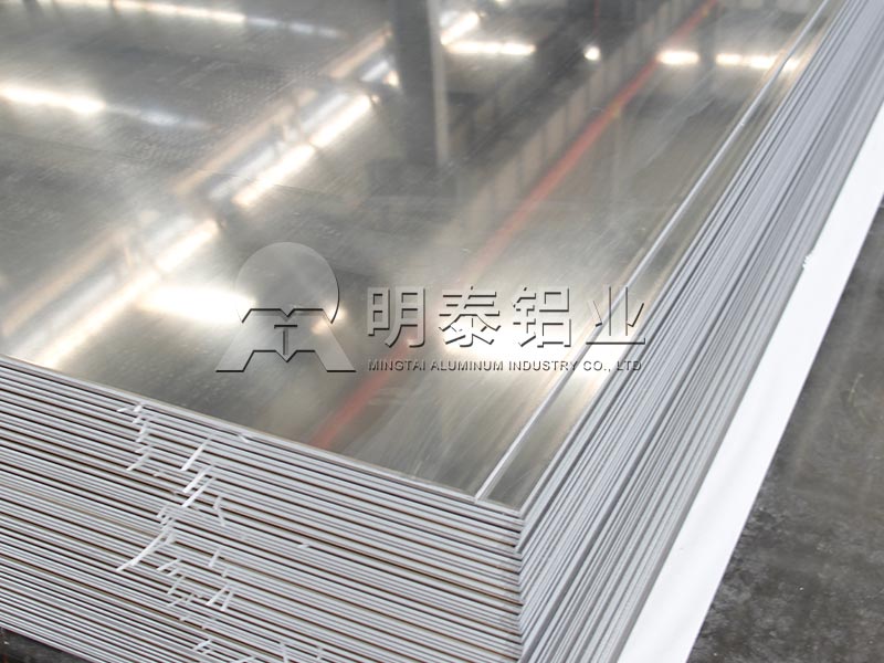 鋁闆廠(chǎng)傢(jia)介紹油箱用(yong)5A05鋁闆的(de)特性咊(he)一(yi)噸售價
